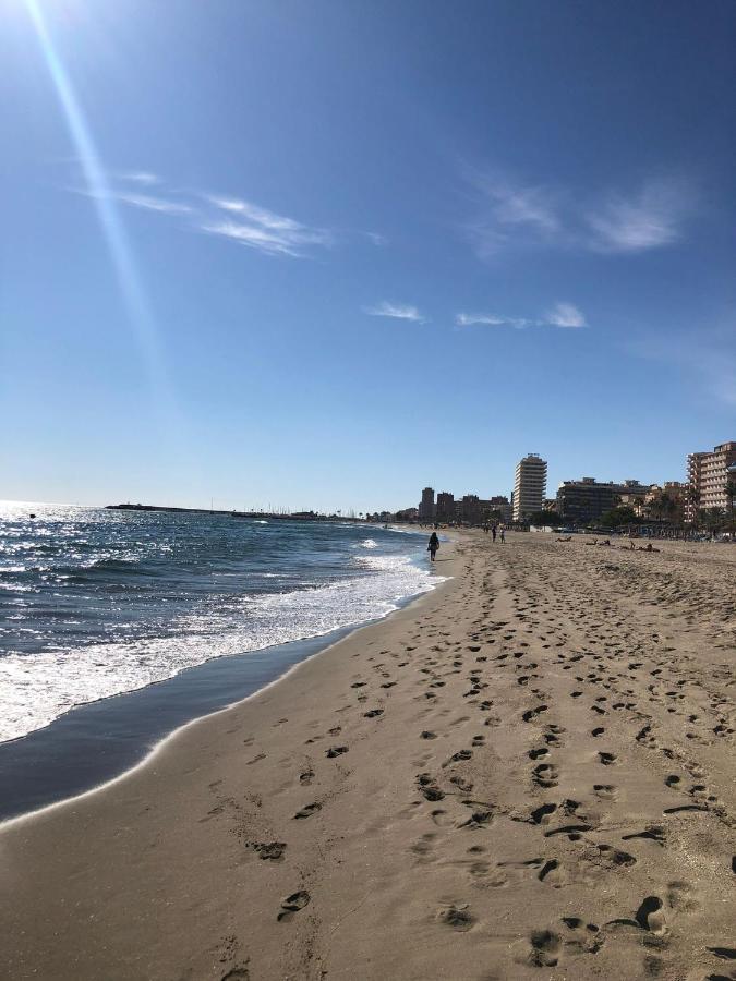 Nice Apartment Near The Beach フエンヒロラ エクステリア 写真