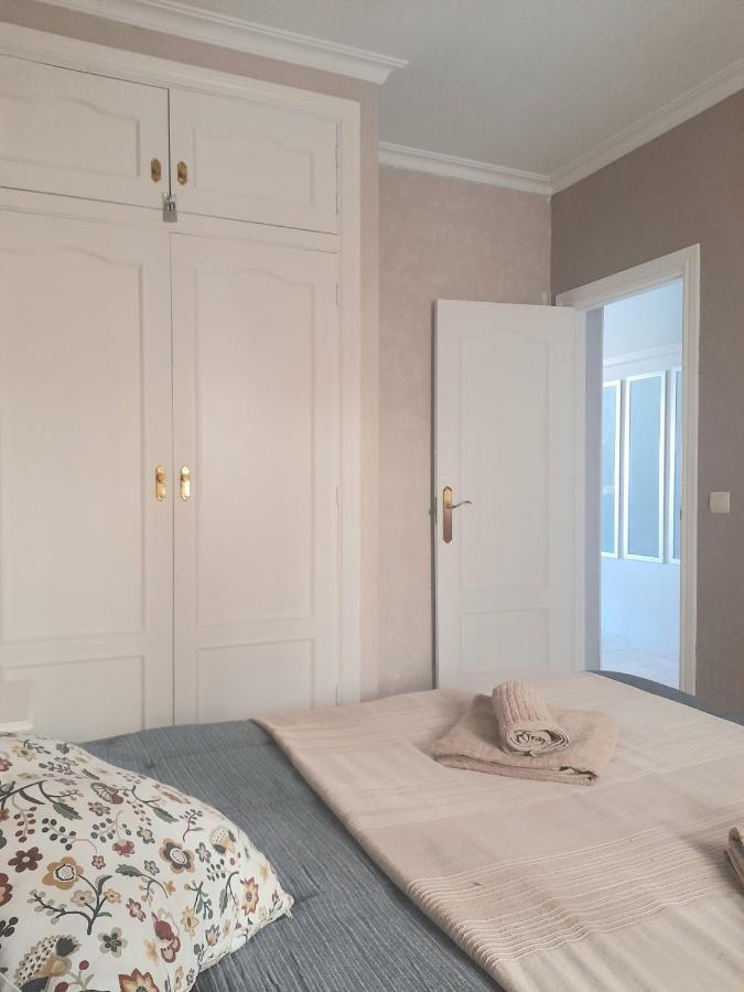 Nice Apartment Near The Beach フエンヒロラ エクステリア 写真